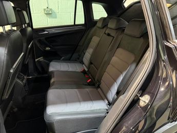 VOLKSWAGEN TIGUAN 2.0 TDi 150 4Motion R-Line 5dr DSG