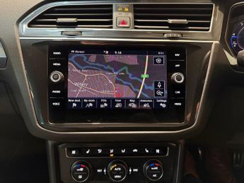 VOLKSWAGEN TIGUAN 2.0 TDi 150 4Motion R-Line 5dr DSG