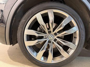 VOLKSWAGEN TIGUAN 2.0 TDi 150 4Motion R-Line 5dr DSG