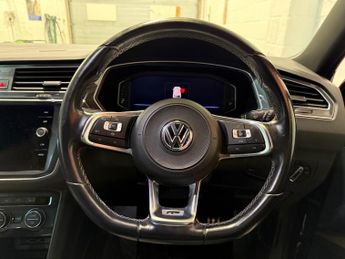 VOLKSWAGEN TIGUAN 2.0 TDi 150 4Motion R-Line 5dr DSG