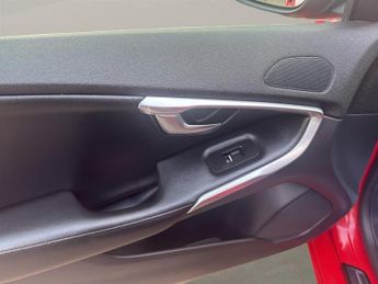 VOLVO V40 D2 120] SE Lux Nav 5dr