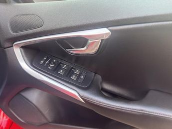 VOLVO V40 D2 120] SE Lux Nav 5dr