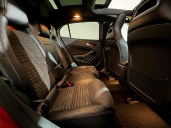 MERCEDES-BENZ GLA GLA 220 CDI 4Matic AMG Line 5dr Auto [Pre Plus]