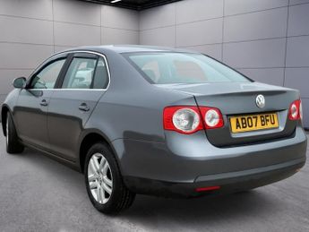 VOLKSWAGEN JETTA 1.9 SE TDI PD 4dr