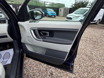 LAND ROVER DISCOVERY SPORT 2.0 TD4 180 SE Tech 5dr Auto