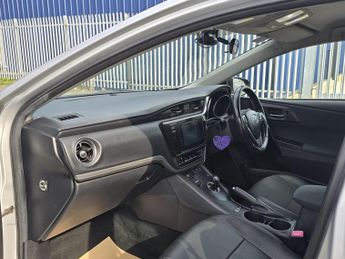 TOYOTA AURIS 1.8 Hybrid Business Edition 5dr CVT