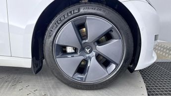 TESLA MODEL 3 Standard Range Plus Saloon 4dr Electric Auto RWD (241 bhp)