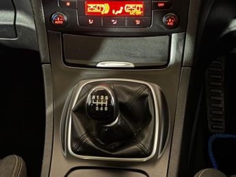 FORD S-MAX 2.0 TDCi 140 Zetec 5dr