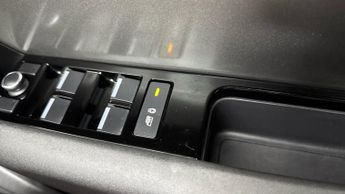 LAND ROVER RANGE ROVER VELAR 2.0 D200 MHEV SUV 5dr Diesel Auto 4WD Euro 6 (s/s) (204 ps)