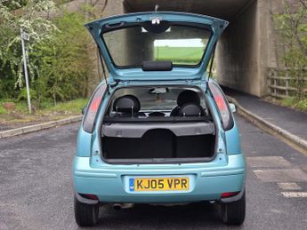 VAUXHALL CORSA 1.4i 16v Design Hatchback 5dr Petrol Automatic (a/c) (180 g/km 8