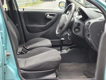 VAUXHALL CORSA 1.4i 16v Design Hatchback 5dr Petrol Automatic (a/c) (180 g/km 8