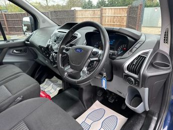 FORD TRANSIT CUSTOM 2.2 TDCi 125ps Low Roof Trend Van