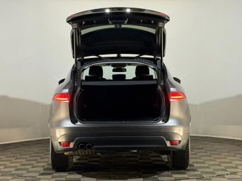JAGUAR F-PACE 2.0d Portfolio 5dr Auto AWD