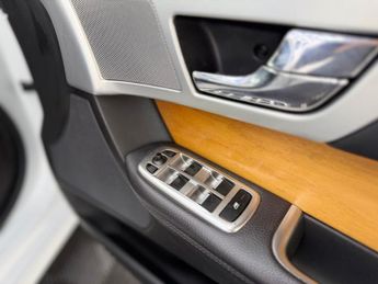 JAGUAR XF 2.2d [163] SE Business 4dr Auto