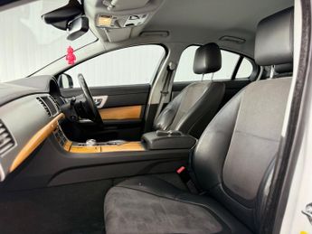 JAGUAR XF 2.2d [163] SE Business 4dr Auto