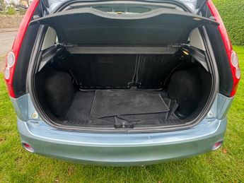 FORD FIESTA 1.6 Ghia 5dr Auto