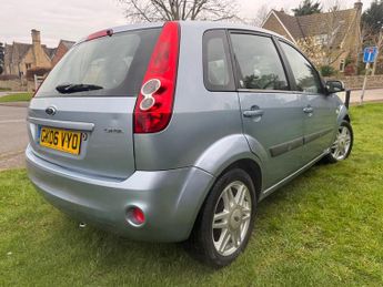 FORD FIESTA 1.6 Ghia 5dr Auto