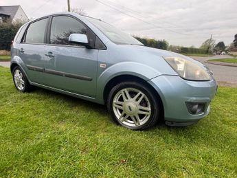 FORD FIESTA 1.6 Ghia 5dr Auto
