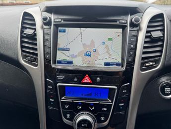 HYUNDAI I30 1.6 CRDi Style Nav 5dr Auto
