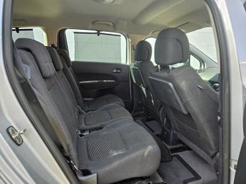 PEUGEOT 5008 1.6 HDi Active 5dr