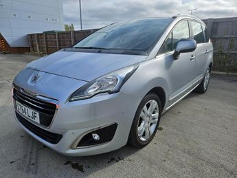 PEUGEOT 5008 1.6 HDi Active 5dr