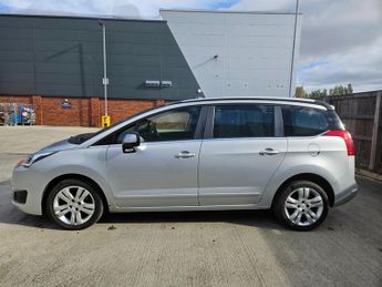 PEUGEOT 5008 1.6 HDi Active 5dr