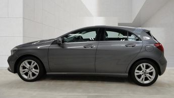 MERCEDES-BENZ A-CLASS A180d Sport Executive 5dr Auto ++ NAV / LEATHER / ULEZ / 1 OWNER