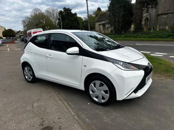 TOYOTA AYGO 1.0 VVT-i X-Play 5dr x-shift