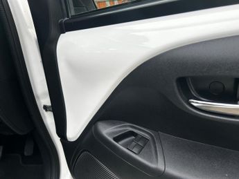 TOYOTA AYGO 1.0 VVT-i X-Play 5dr x-shift