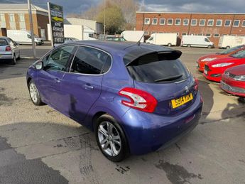 PEUGEOT 208 1.2 AUTOMATIC