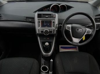 TOYOTA VERSO 2.0 D-4D TR Lthr/Pan Rf 5dr