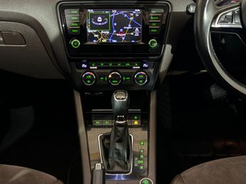 SKODA OCTAVIA 2.0 TDI CR Laurin + Klement 5dr DSG