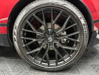 LAND ROVER RANGE ROVER VELAR 3.0 D300 R-Dynamic HSE 5dr Auto