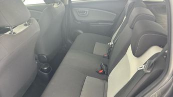 TOYOTA YARIS 1.5 VVT-h Icon Tech Hatchback 5dr Petrol Hybrid E-CVT Euro 6 (s/