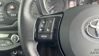 TOYOTA YARIS 1.5 VVT-h Icon Tech Hatchback 5dr Petrol Hybrid E-CVT Euro 6 (s/