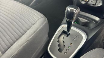 TOYOTA YARIS 1.5 VVT-h Icon Tech Hatchback 5dr Petrol Hybrid E-CVT Euro 6 (s/