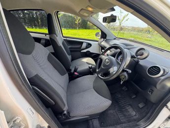 TOYOTA AYGO 1.0 VVT-i Fire 5dr