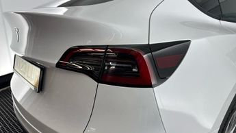 TESLA MODEL Y RWD 5dr Auto
