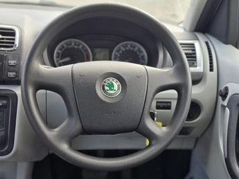 SKODA ROOMSTER 1.6 2 MPV 5dr Petrol automatic (167 g/km 105 bhp)