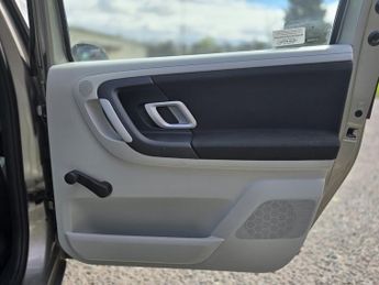 SKODA ROOMSTER 1.6 2 MPV 5dr Petrol automatic (167 g/km 105 bhp)