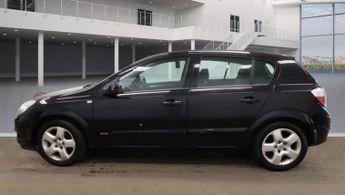 VAUXHALL ASTRA 1.8i 16v Club Hatchback 5dr Petrol Automatic (187 g/km 138 bhp)