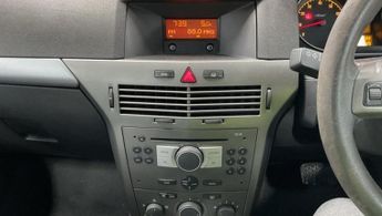 VAUXHALL ASTRA 1.8i 16v Club Hatchback 5dr Petrol Automatic (187 g/km 138 bhp)