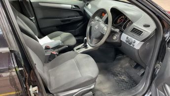 VAUXHALL ASTRA 1.8i 16v Club Hatchback 5dr Petrol Automatic (187 g/km 138 bhp)