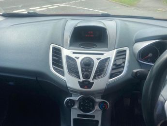 FORD FIESTA 1.4 Zetec 5dr