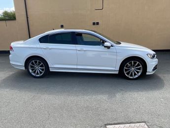 VOLKSWAGEN PASSAT 2.0 TDI R-Line 4dr DSG [Panoramic Roof]