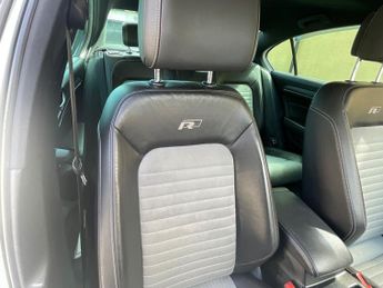 VOLKSWAGEN PASSAT 2.0 TDI R-Line 4dr DSG [Panoramic Roof]