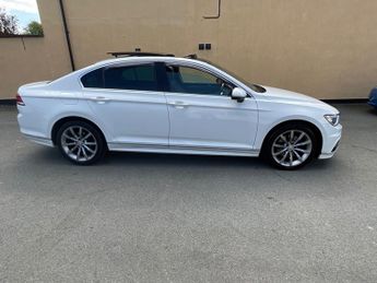 VOLKSWAGEN PASSAT 2.0 TDI R-Line 4dr DSG [Panoramic Roof]