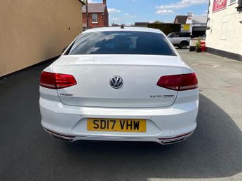 VOLKSWAGEN PASSAT 2.0 TDI R-Line 4dr DSG [Panoramic Roof]
