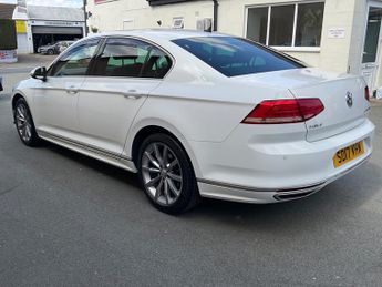VOLKSWAGEN PASSAT 2.0 TDI R-Line 4dr DSG [Panoramic Roof]