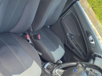 FORD ECOSPORT 1.0 EcoBoost Zetec 5dr